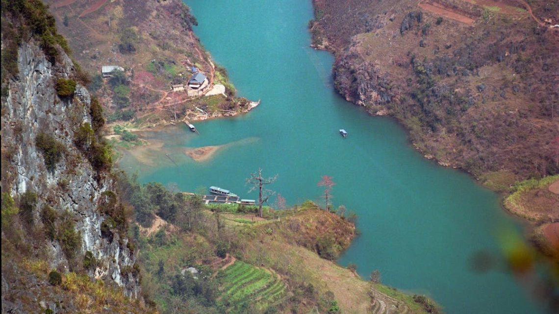 Aerial view of Nho Que River winding through Hà Giang's lush valleys.